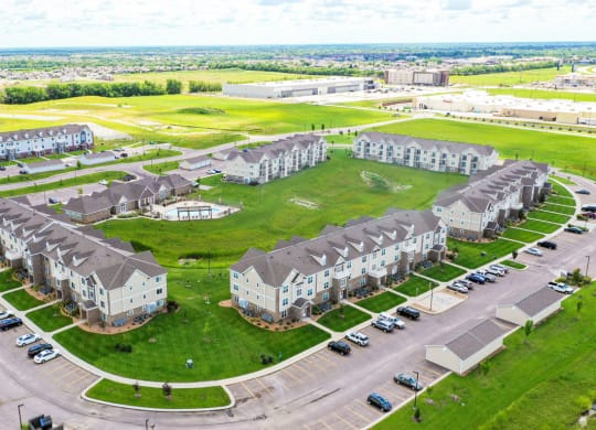 Acres of Green Landscaping at Stoney Pointe Apartment Homes, Kansas 67226