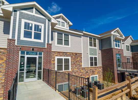 Elegant Exterior View Of Property at Strathmore Apartment Homes, West Des Moines, IA