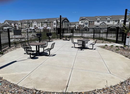 Gathering Area With Grills at Strathmore Apartment Homes, West Des Moines