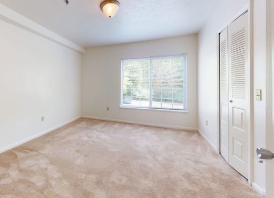 Large Bedroom at Tall Oaks Apartment Homes, Kalamazoo, 49009