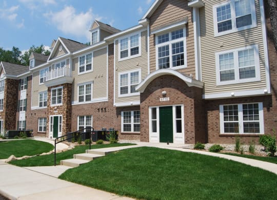 Exterior View Of Apartments at Tall Oaks Apartment Homes, Kalamazoo, 49009