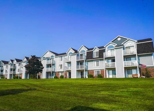 Expertly landscaped grounds at The Crossings Apartments, Grand Rapids, MI, 49508