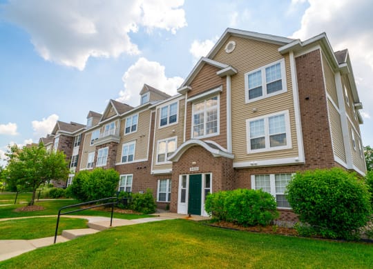 Premier Apartment Community at Trillium Pointe Apartment Homes, Jackson, MI