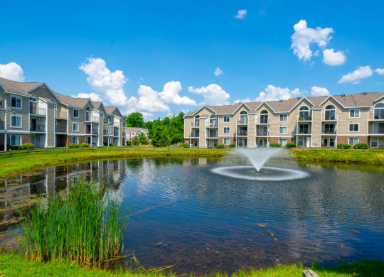 Ponds with Fountains at Trillium Pointe Apartment Homes, Jackson, MI