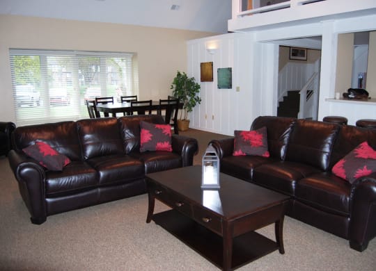 Posh Lounge Area at Walnut Trail Apartments, Portage