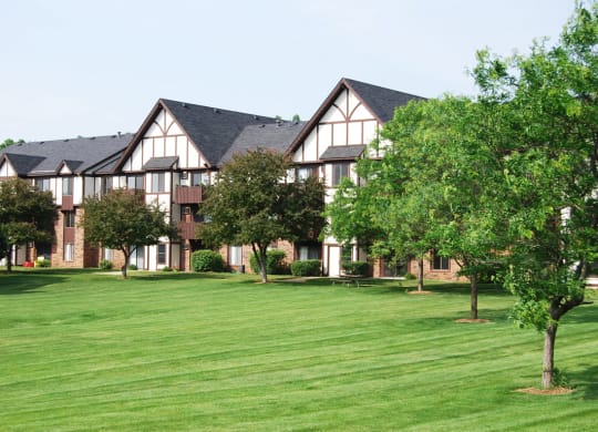 Acres of Green Lawns with Picnic Areas at Walnut Trail Apartments, Portage, 49002
