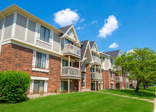 Well Maintained Buildings at Waverly Park Apartments, Lansing