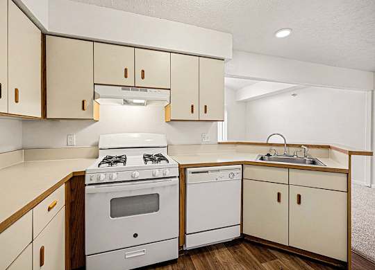 A kitchen with a white gas stove and dishwasher  at West Hampton Park Apartment Homes, Nebraska, 68022