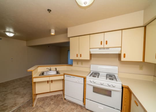 Kitchen with Breakfast Bar at Windmill Lakes Apartments, Holland, 49424