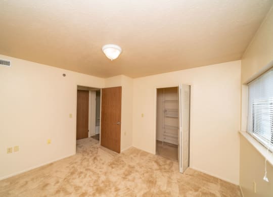 Bedroom with Walk In Closet at Windmill Lakes Apartments, Holland, 49424