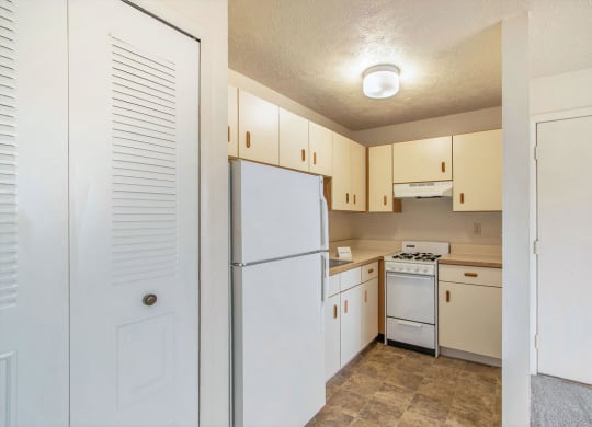 Studio Kitchen at Wingate Apartments, Kentwood, MI, 49512