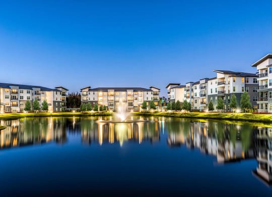 Fountain in the middle of a lake at Pearce at Pavilion Luxury Apartments, Riverview, FL
