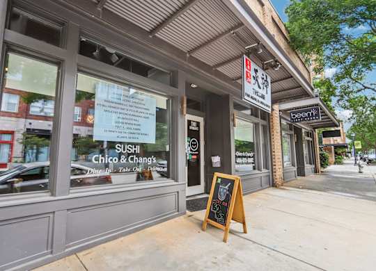 Dining and shopping in Glenwood Park