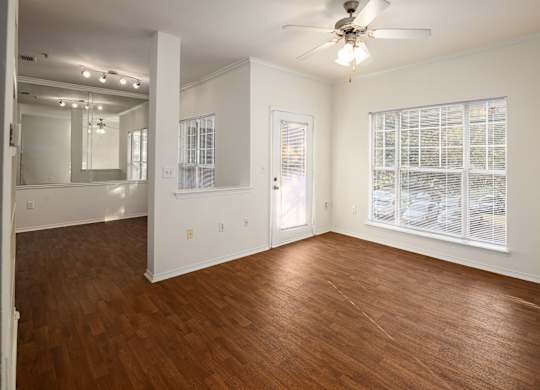 Classic style apartment living and dining room