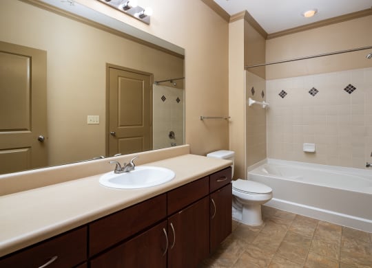Bathroom with Garden Tub