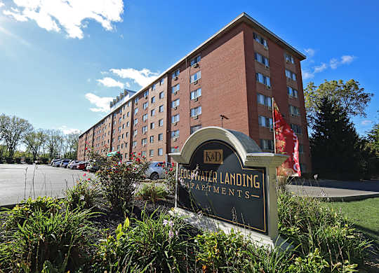 Edgewater Landing Apartments in Cleveland OH