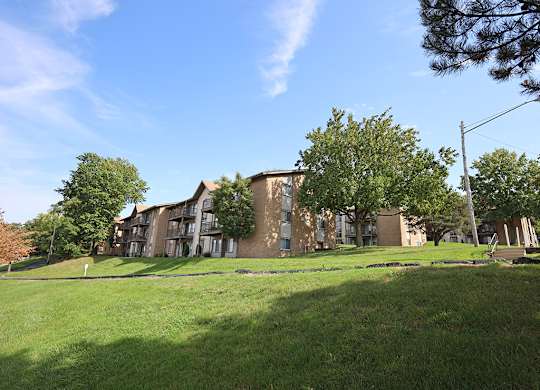 Peaceful Park-Like Community at Summerwood Commons Apartments in Euclid OH
