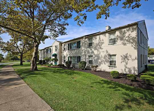 Garden Style Living at Euclid Meadows Apartments in Euclid OH