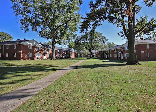Garden Style Community at Morgan Park Apartments in Euclid OH