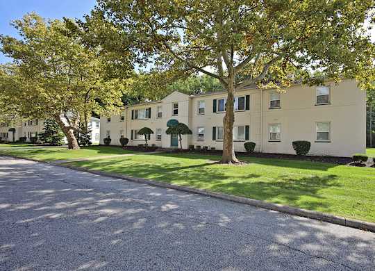 Garden Style Living at Euclid Meadows Apartments in Euclid OH