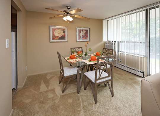 Model Suite Dining Area at Water's Edge Apartments in Euclid OH