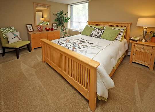 Model Suite Bedroom at Water's Edge Apartments in Euclid OH
