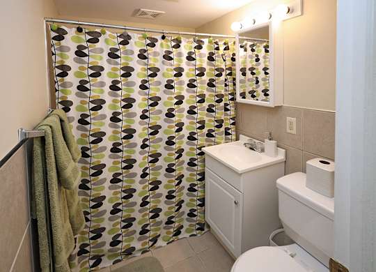 Model Bathroom at Edgewater Landing Apartments in Cleveland OH