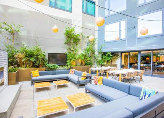 Outdoor Lounge at The Rise, San Francisco  