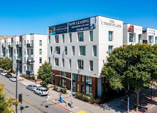 A building with a sign that says