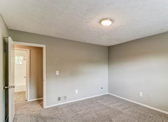 A room with a carpeted floor and a ceiling light.at Waverly Manor Townhomes, Norcross, GA 30071  