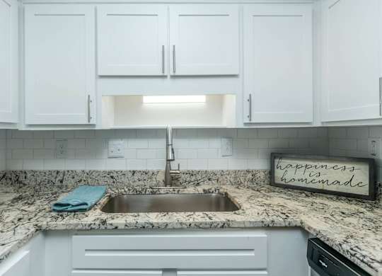 Kitchen with granite countertops at Crest at East Cobb Apartments, Marietta, GA, 30062