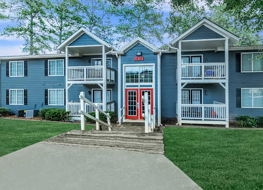 Exterior View at Crest at East Cobb Apartments, GA, 30062