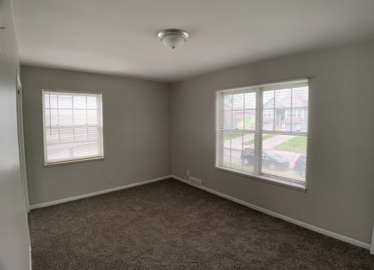 Spacious bed room with 2 windows