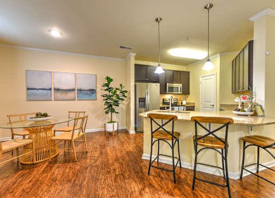 A kitchen with a bar area and a dining table at Cabana Club - Galleria Club Apartments, Jacksonville