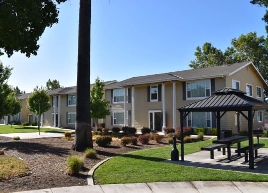Mutual Housing on the Greenway pergola with picnic bench and surrounding landscaping