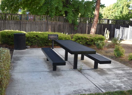 Mutual Housing at Sky Park exterior photo - picnic table
