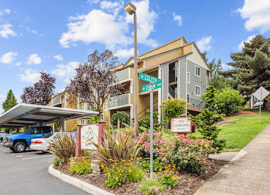 Maybeck at the Bend exterior and parking