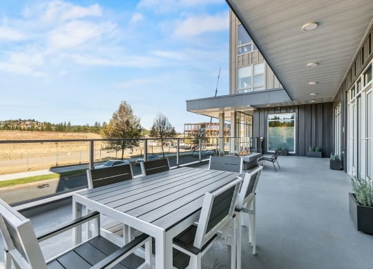 TheNest_Bend_OR_Exterior_Amenity_Table
