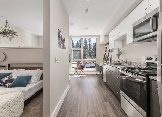 TheNest_Bend_OR_Interior_Model_206_EntryView