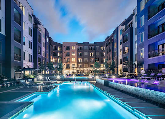 Aura Thirty2 Apartments Swimming Pool