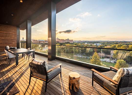 Aura Thirty2 Apartments Exterior Patio