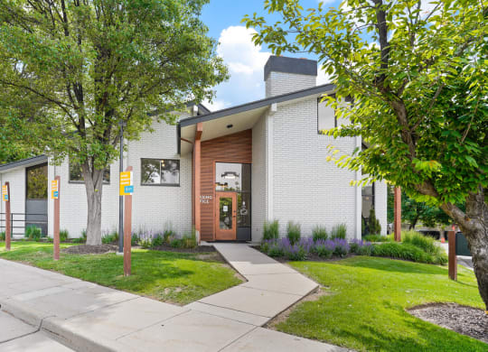 Clover Creek Exterior Shot Clubhouse