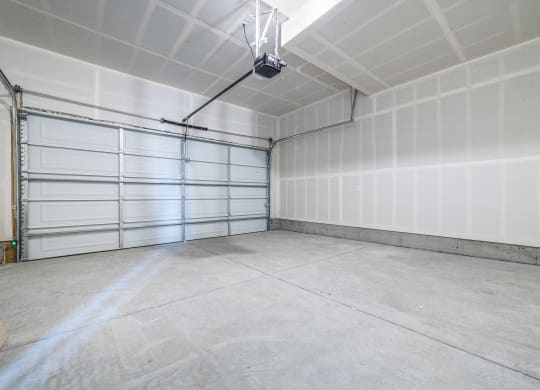 Cottonwood Hollow Rental Homes Garage Space