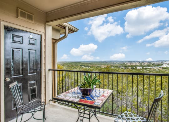 Hudson Miramont Apartments Private Balcony