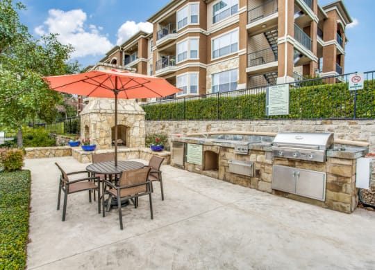 Hudson Miramont Apartments BBQ Area