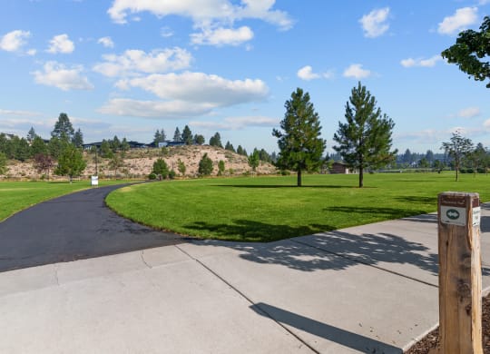 RangeApartments_Bend_OR_WalkingTrail