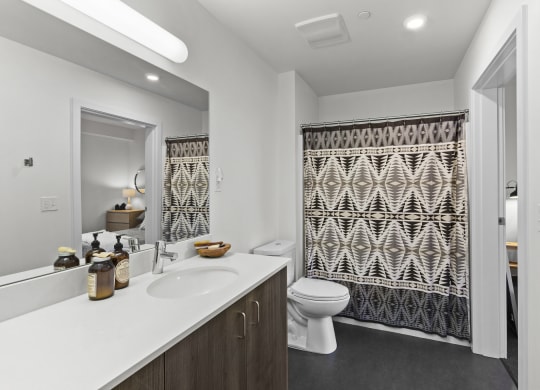 RangeApartments_Bend_OR_Bathroom