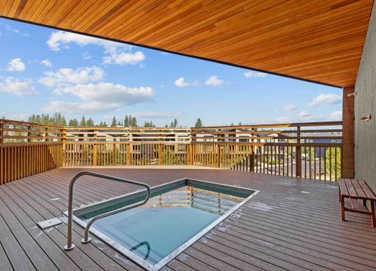 RangeApartments_Bend_OR_HotTub