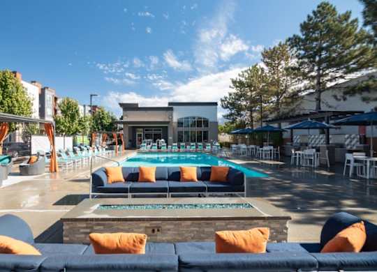 Axio 8400 Pool and Lounge Chairs