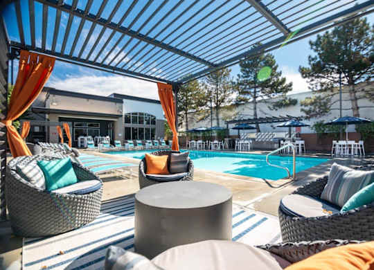 Axio 8400 Pool and Lounge Chairs